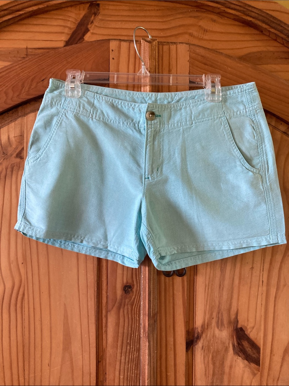 Women Columbia PFG light green flat front chino shorts size 6